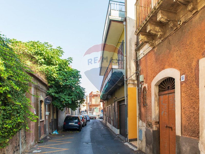 Appartamento in Vendita a San Giovanni la Punta, 129'000€, 161 m²