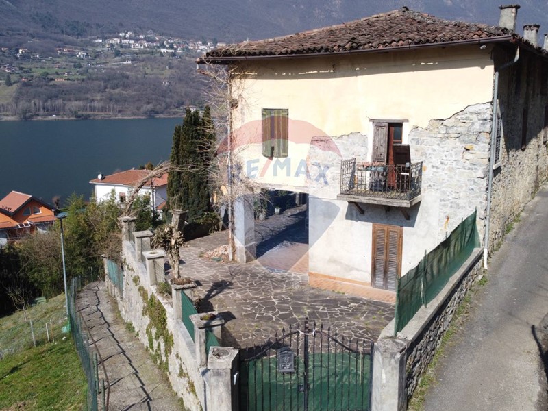Rustico in Vendita a Endine Gaiano, 350'000€, 600 m²