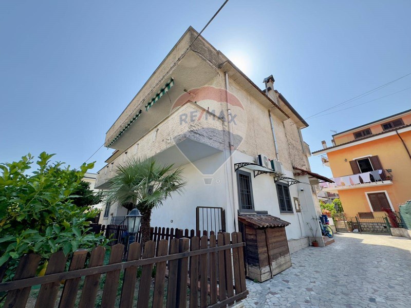 Quadrilocale in Vendita a Minturno, 189'000€, 146 m²