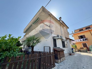Quadrilocale in Vendita a Minturno, 189'000€, 146 m²