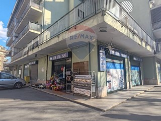 Immobile commerciale in Vendita a Cassino, 185'000€, 171 m²