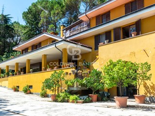 Villa in Vendita a Cerrina Monferrato, 295'000€, 500 m²