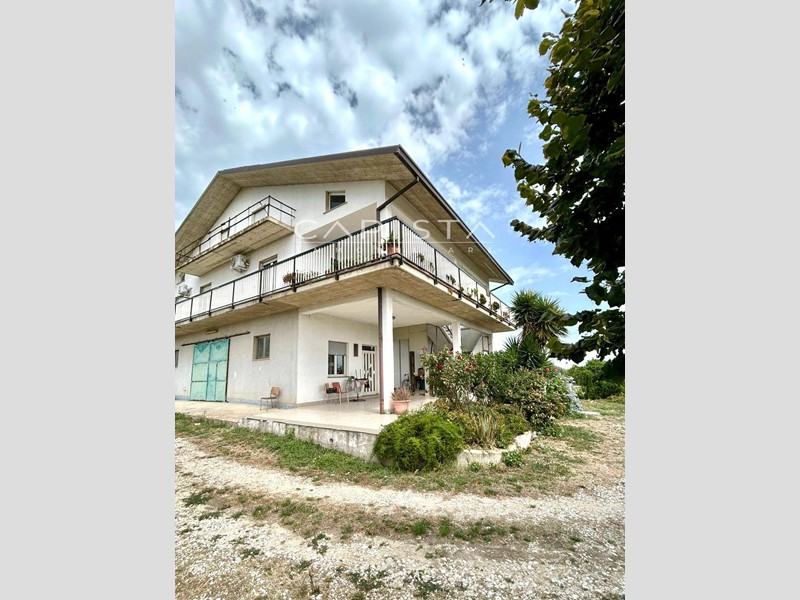 Casa Indipendente in Vendita a Ortona, 290'000€, 600 m², con Box