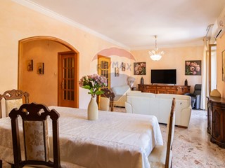 Appartamento in Vendita a Catania, 119'000&euro;, 110 m²