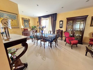 Appartamento in Vendita a Siracusa, 160'000€, 240 m²