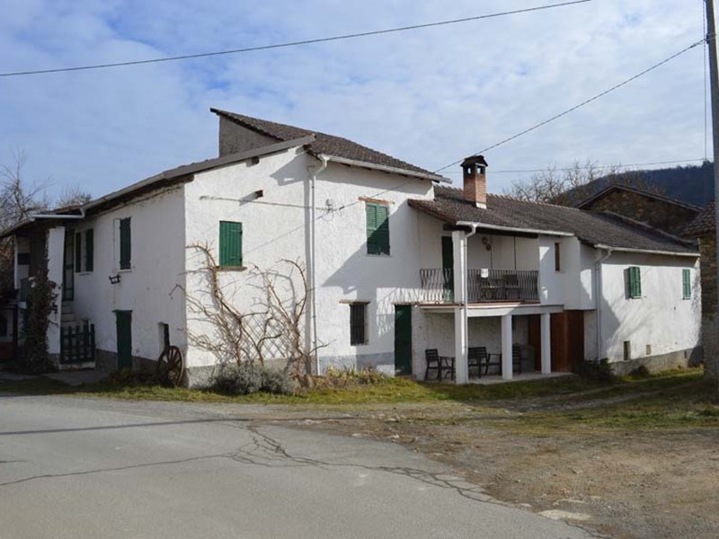 Casa Semi Indipendente in Vendita a Spigno Monferrato, 40'000€, 250 m²