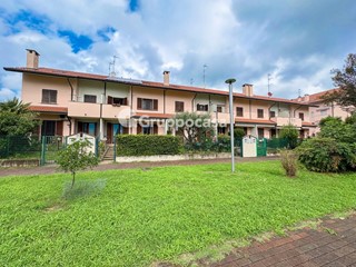 Villetta a schiera in Vendita a Magenta, 289'000€, 215 m²