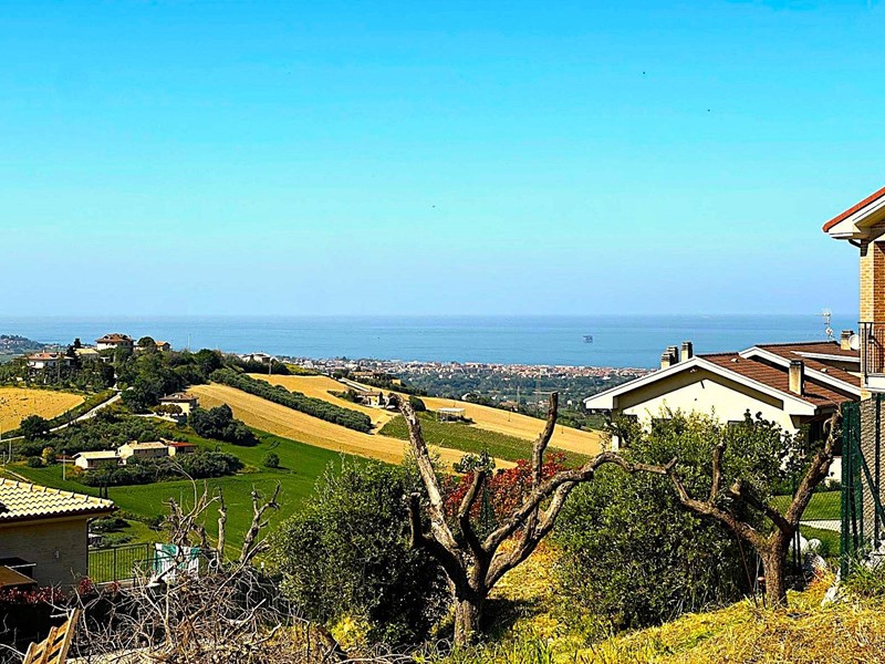 Terreno edificabile in Vendita a Fermo, 183'000€, 2000 m²