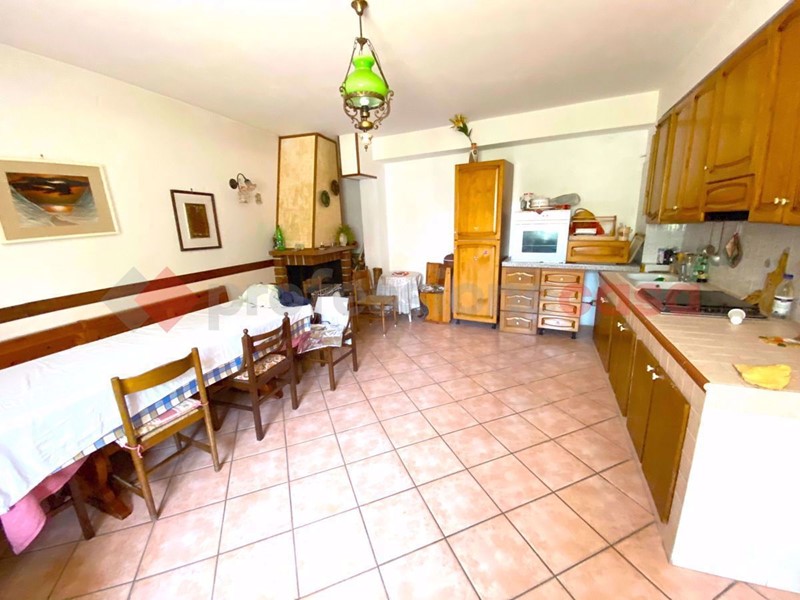 Casa Indipendente in Affitto a Scurcola Marsicana, 600€, 160 m²