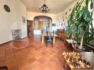 Appartamento in Vendita a Erba, 350'000€, 287 m²