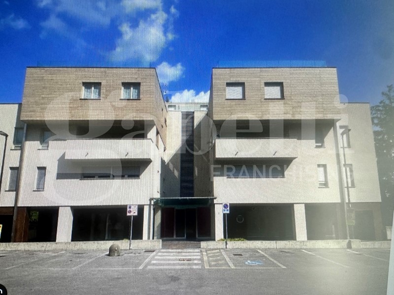 Bilocale in Vendita a Erba, 200'000€, 60 m², arredato