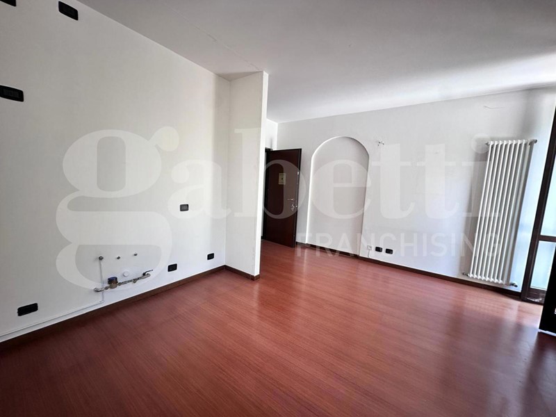 Bilocale in Affitto a Erba, 700€, 65 m²