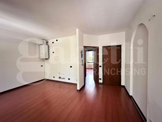 Ufficio in Affitto a Erba, 700€, 65 m²