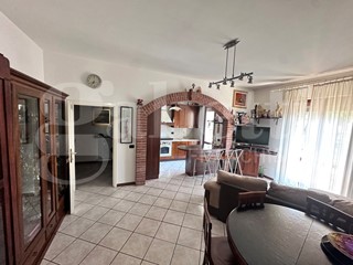 Trilocale in Vendita a Barni, 72'000€, 90 m²