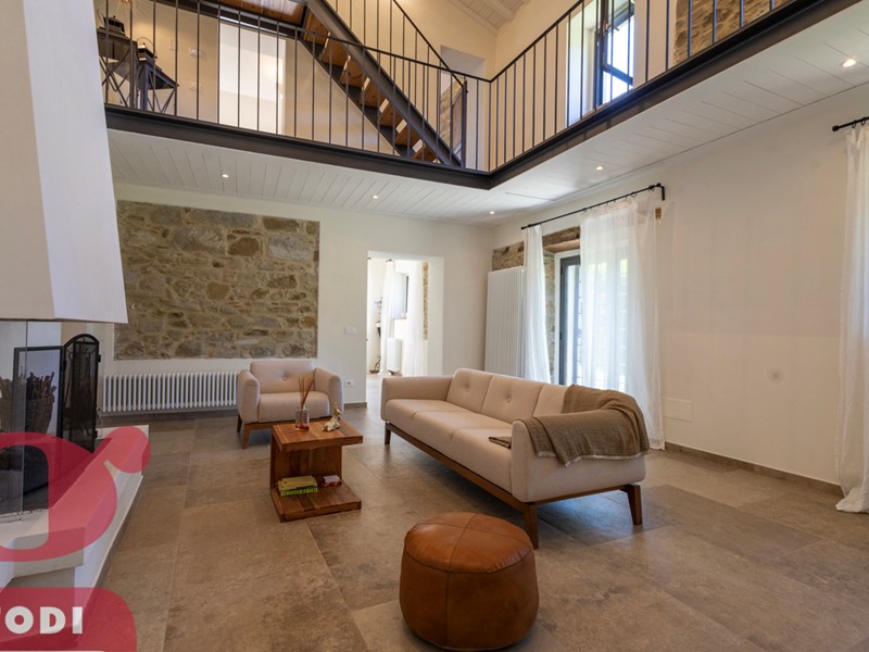 Casale in Vendita a Todi, 1'590'000€, 970 m², arredato