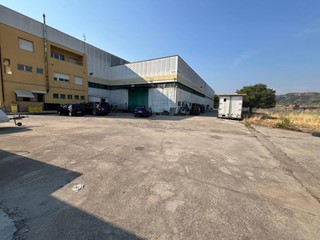 Capannone in Vendita a Catanzaro, 450'000&euro;, 600 m²
