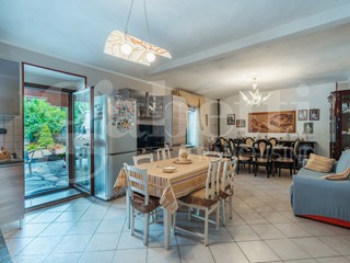 Villetta a schiera in Vendita a Roletto, 189'000€, 153 m²