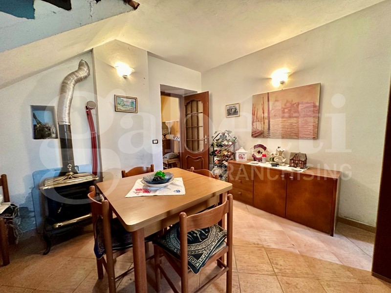 Casa Indipendente in Vendita a Crescentino, 39'000€, 206 m²