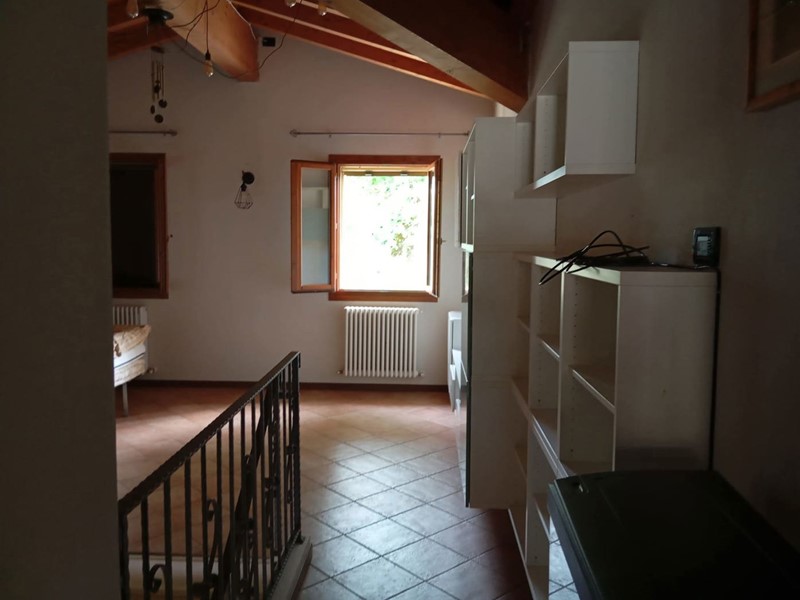 Villa in Vendita a Vergato, 235'000€, 172 m²