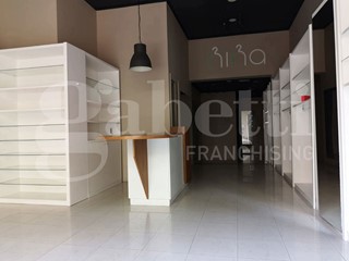 Negozio in Affitto a Siracusa, 1'100€, 80 m²