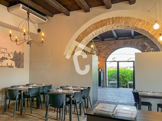 Attività commerciale in Vendita a Jesi, zona ZONA 1A, 293 m², arredato