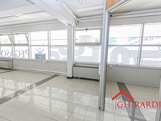 Ufficio in Affitto a Genova, 1'480€, 120 m²