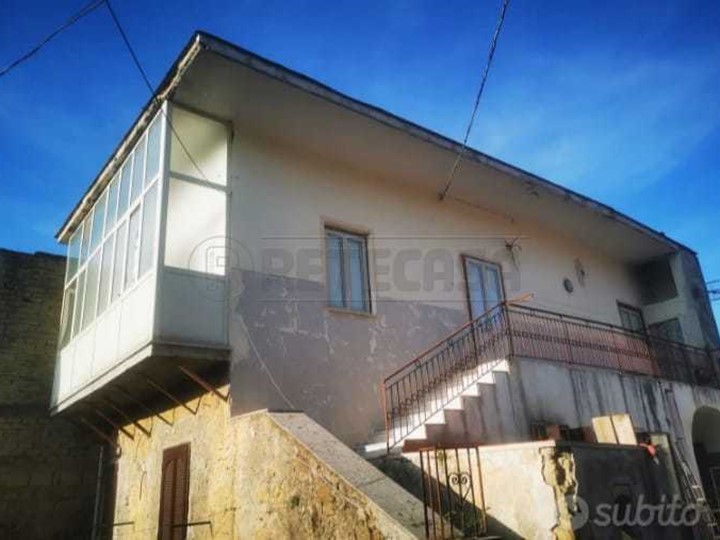 Bilocale in Vendita a Giugliano in Campania, zona GIUGLIANO, 70'000€, 70 m²