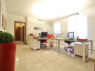 Quadrilocale in Vendita a Montebello Vicentino, 135'000€, 106 m², con Box