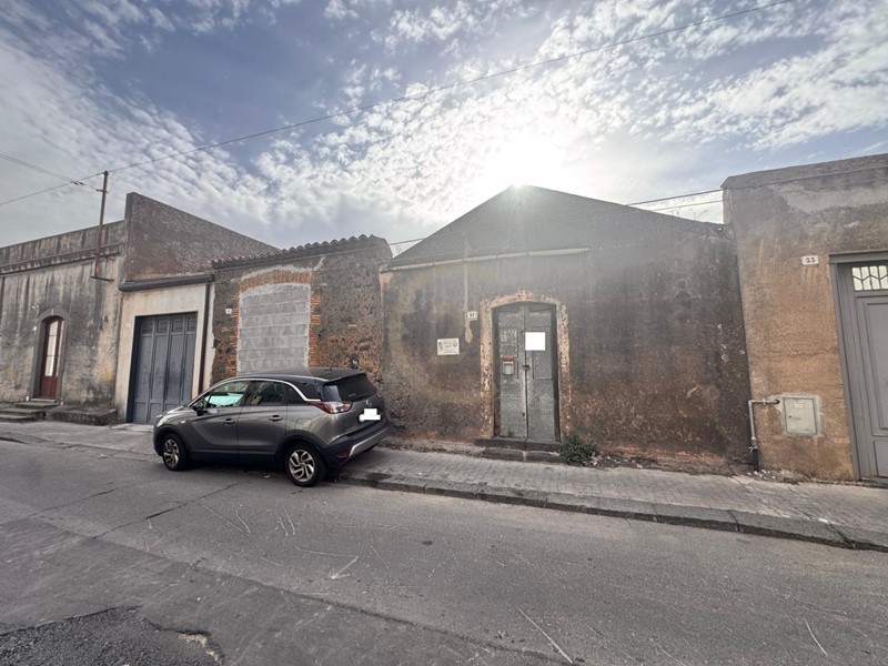 Casa Indipendente in Vendita a Belpasso, zona Sant' Antonio, 48'000€, 140 m²