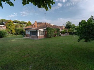 Casa Indipendente in Vendita a Roma, zona Casal Lumbroso, 890'000€, 500 m²