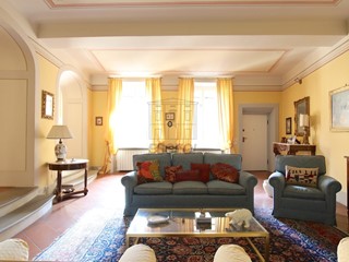 Appartamento in Vendita a Lucca, zona Centro storico, 1'250'000&euro;, 290 m²