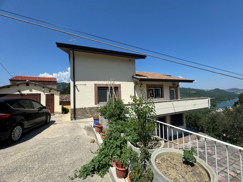 Casa Indipendente in Vendita a Pietraferrazzana, 385'000€, 495 m²