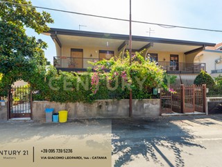 Casa Indipendente in Vendita a Trecastagni, 185'000€, 160 m²