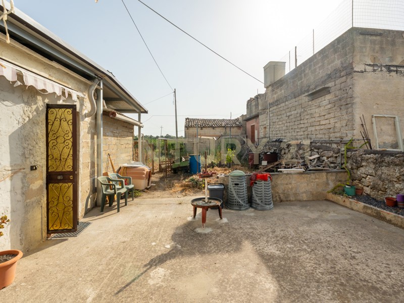 Casa Indipendente in Vendita a Carlentini, 37'000€, 4 m², arredato