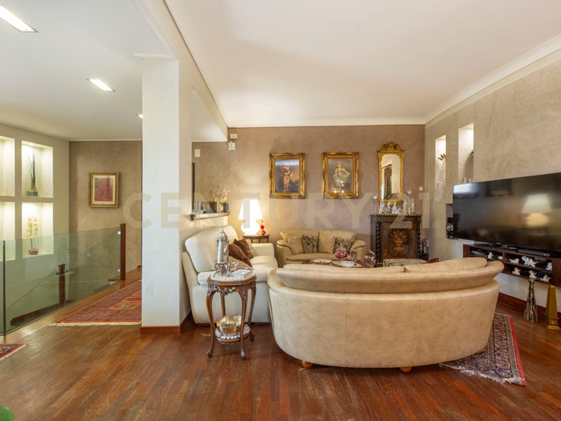 Appartamento in Vendita a Catania, 260'000&euro;, 170 m²
