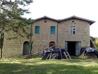 Casale in Vendita a Monticiano, zona Periferia, 400'000€, 370 m²