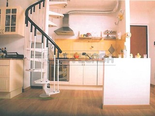 Trilocale in Vendita a Casole d'Elsa, zona Mensano, 130'000€, 75 m², arredato