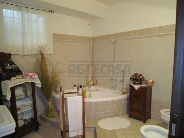 Casa Indipendente in Vendita a Poggibonsi, zona Staggia, 400'000€, 650 m², con Box