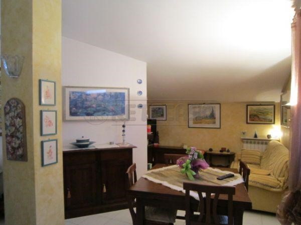 Mansarda in Vendita a Castelnuovo Berardenga, zona Ponte a Bozzone, 225'000€, 70 m², con Box