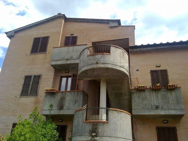 Appartamento in Vendita a Sovicille, zona Rosia, 280'000€, 105 m², con Box