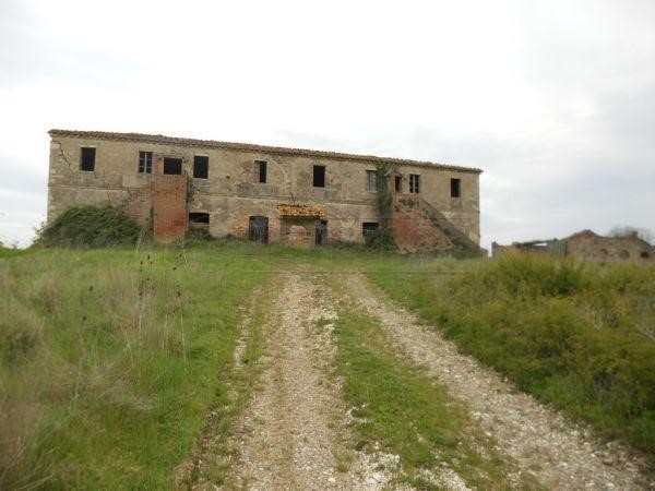 Casale in Vendita a Chiusdino, zona Qualsiasi, 1615 m²