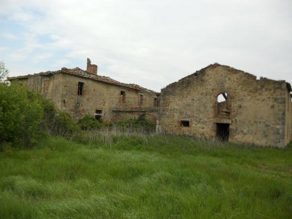Casale in Vendita a Chiusdino, zona Borgo di campagna, 1100 m²