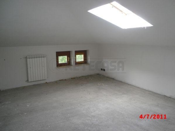 Trilocale in Vendita a Casole d'Elsa, zona Cavallano, 160'000€, 110 m², con Box