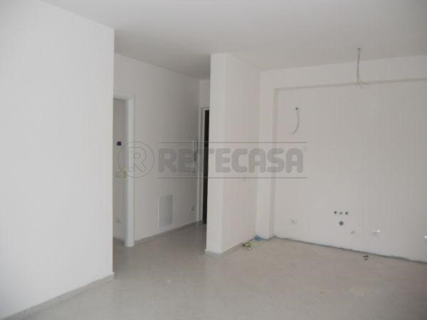 Immobile commerciale in Vendita a Sovicille, zona San Rocco a Pilli, 215'000€, 65 m², con Box