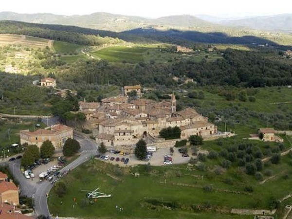 Casa Indipendente in Vendita a Castelnuovo Berardenga, zona San GusmÃ¨, 310'000€, 220 m²