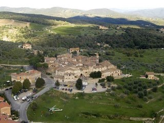 Casa Indipendente in Vendita a Castelnuovo Berardenga, zona San GusmÃ¨, 310'000€, 220 m²