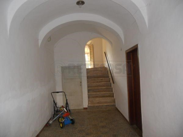 Appartamento in Vendita a Monticiano, zona Centro, 150'000€, 180 m²