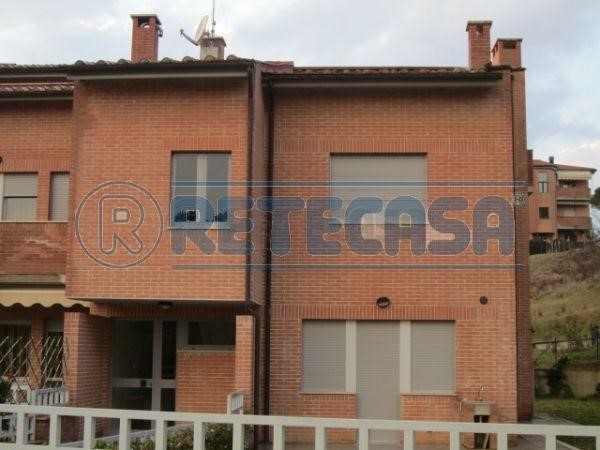 Casa Semi Indipendente in Vendita a Sovicille, zona San Rocco a Pilli, 490'000€, 230 m², con Box