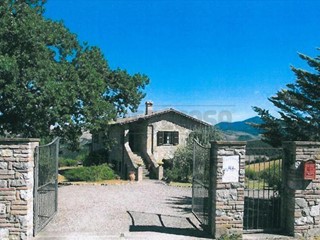 Rustico in Vendita a San Quirico d'Orcia, zona Borgo di campagna, 1'500'000€, 250 m²