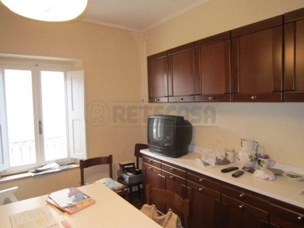 Appartamento in Vendita a Castelnuovo Berardenga, zona Centro, 250'000€, 179 m²